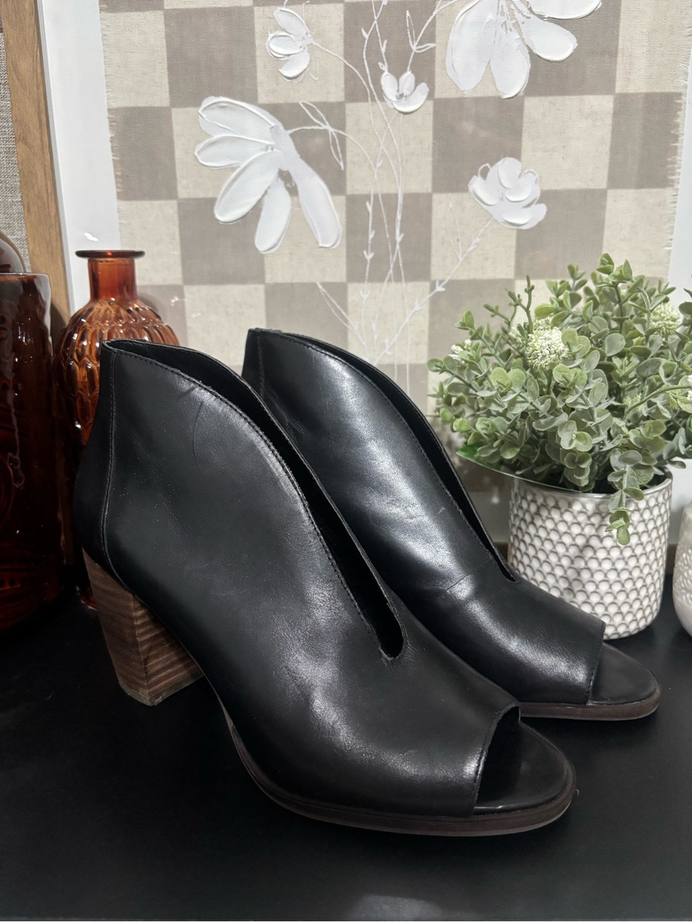 Lucky Brand Joal Black Leather Peep Toe V-Cut Stacked Heel Booties Women 7M 37.5